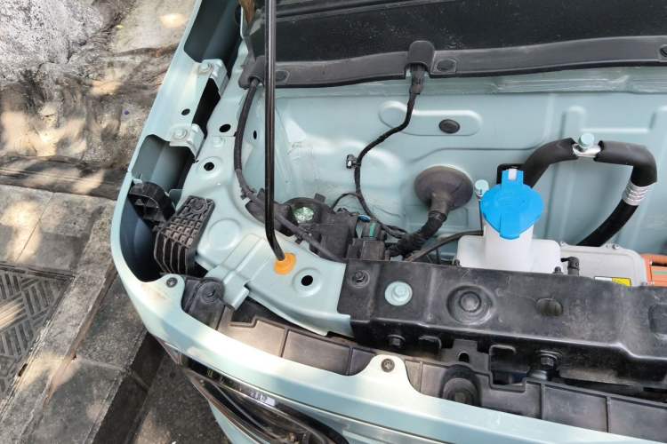 Used Geely Galaxy Panda 2024 Panda Mini 200km Endurance Bear Engine Bay Right