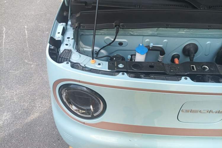 Used Geely Galaxy Panda 2024 Panda Mini 200km Endurance Bear Engine Bay Right
