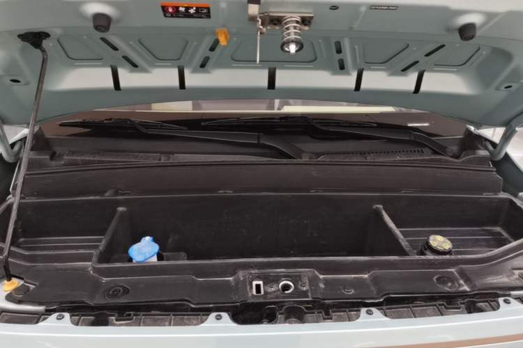 Used Geely Galaxy Panda 2024 Panda Mini 200km Endurance Bear Engine Bay