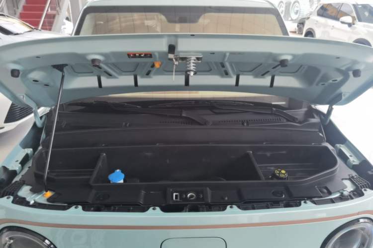 Used Geely Galaxy Panda 2024 Panda Mini 200km Endurance Bear Engine Bay