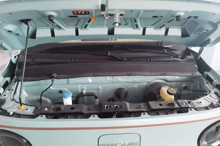 Used Geely Galaxy Panda 2024 Panda Mini 200km Endurance Bear Engine Bay