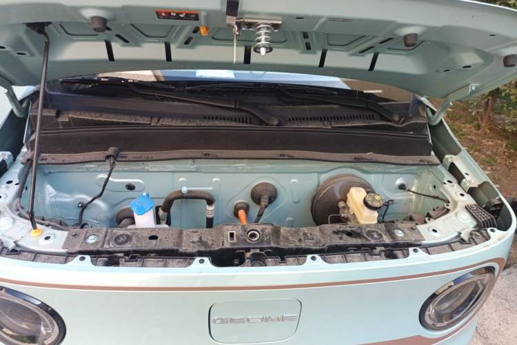 Used Geely Galaxy Panda 2024 Panda Mini 200km Endurance Bear Engine Bay