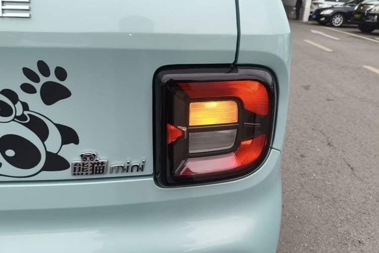 Used Geely Galaxy Panda 2024 Panda Mini 200km Endurance Bear Exterior 3