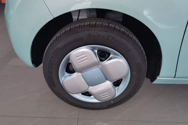 Used Geely Galaxy Panda 2024 Panda Mini 200km Endurance Bear Exterior 4