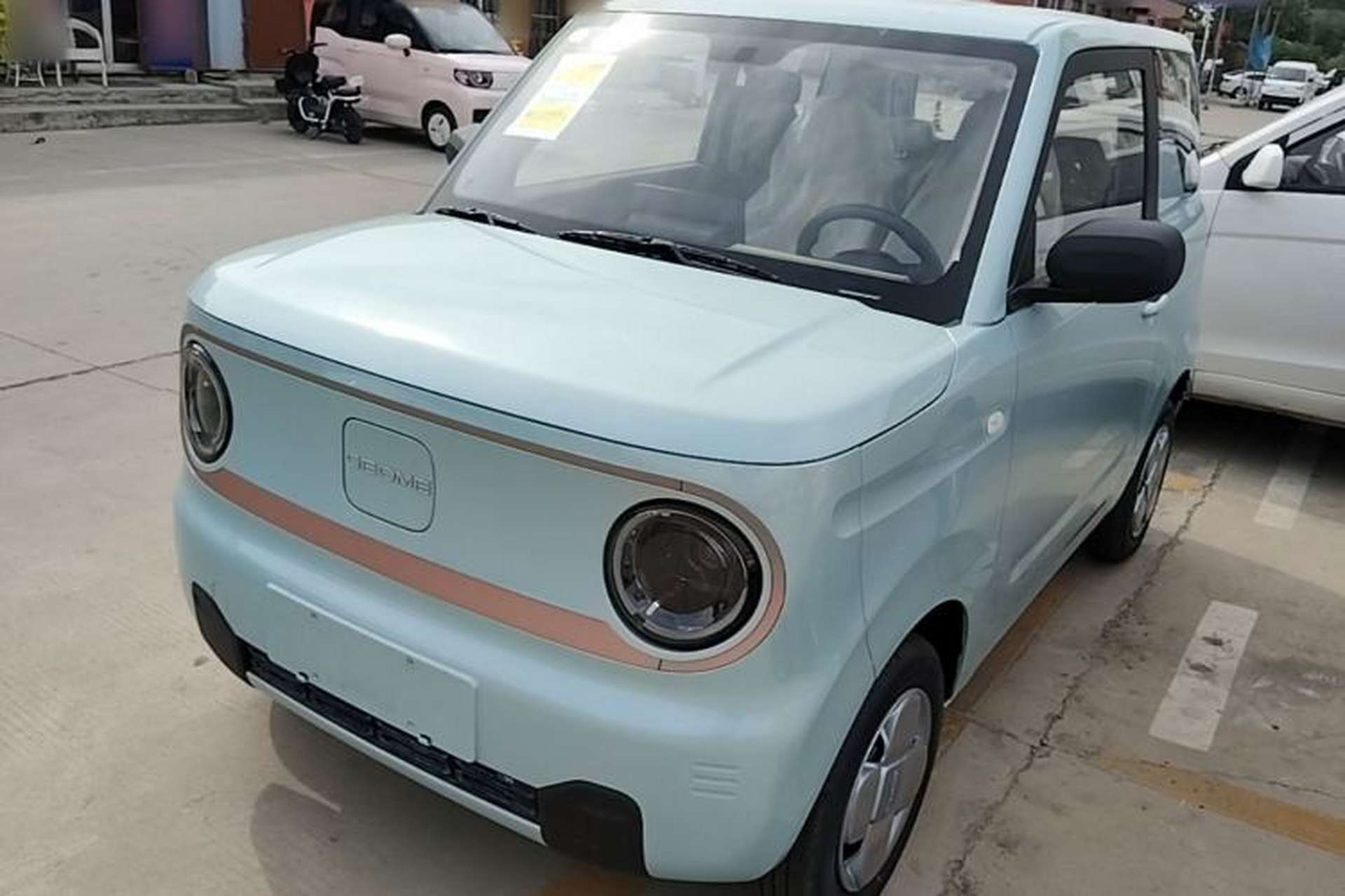 Used Geely Galaxy Panda 2024 Panda Mini 200km Endurance Bear Front Left 45 Deg
