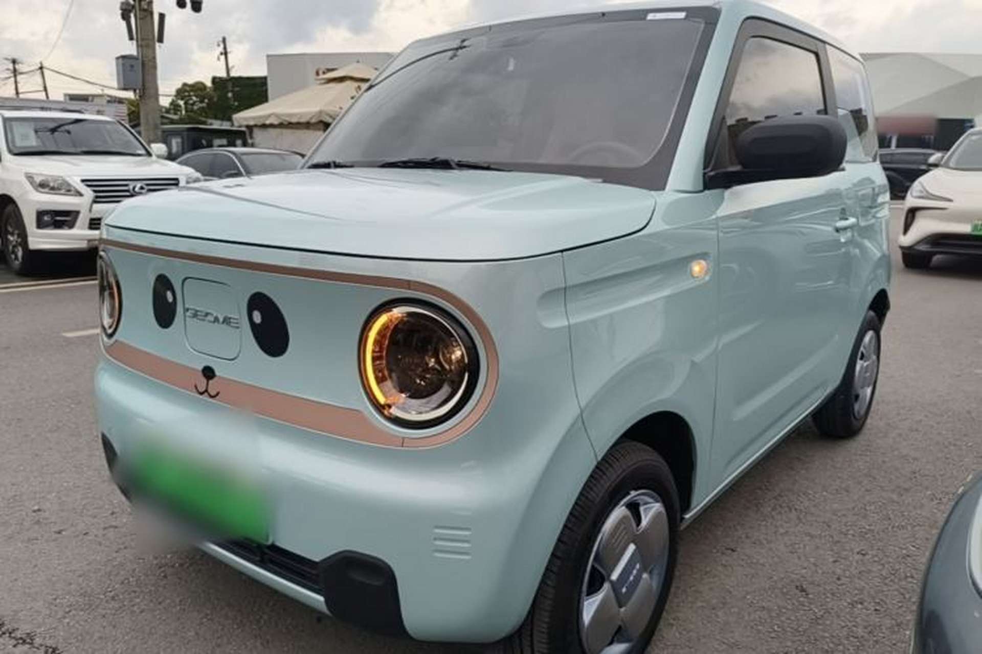 Used Geely Galaxy Panda 2024 Panda Mini 200km Endurance Bear Front Left 45 Deg
