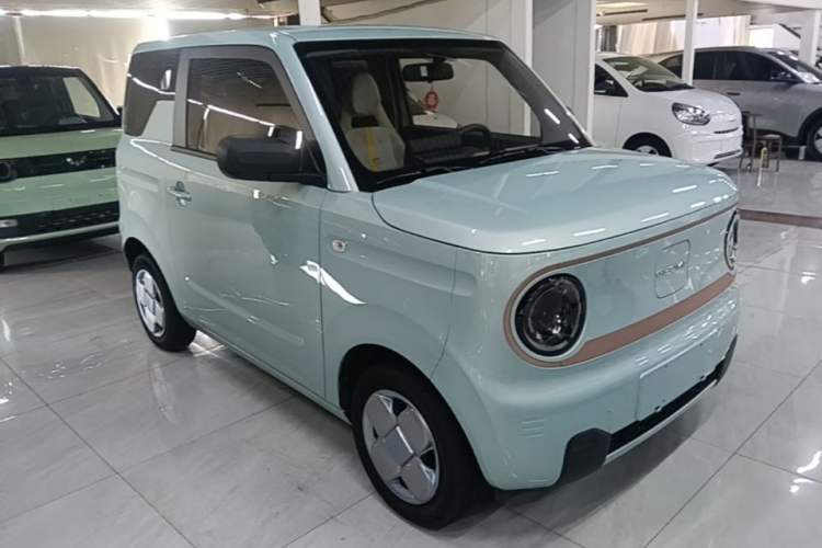 Used Geely Galaxy Panda 2024 Panda Mini 200km Endurance Bear Front Right 45 Deg