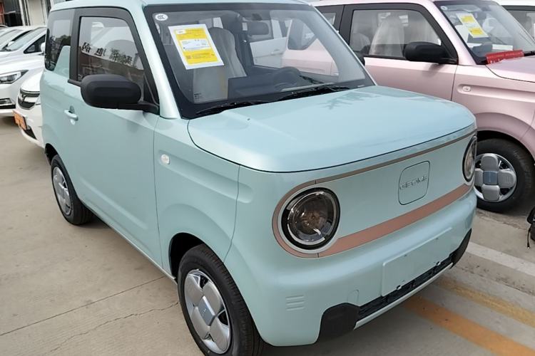 Used Geely Galaxy Panda 2024 Panda Mini 200km Endurance Bear Front Right 45 Deg