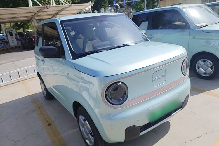 Used Geely Galaxy Panda 2024 Panda Mini 200km Endurance Bear Front Right 45 Deg