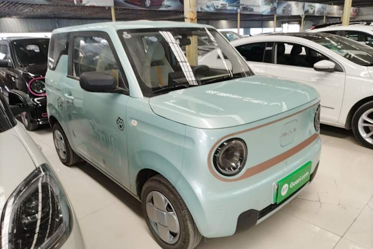 Used Geely Galaxy Panda 2024 Panda Mini 200km Endurance Bear Front Right 45 Deg