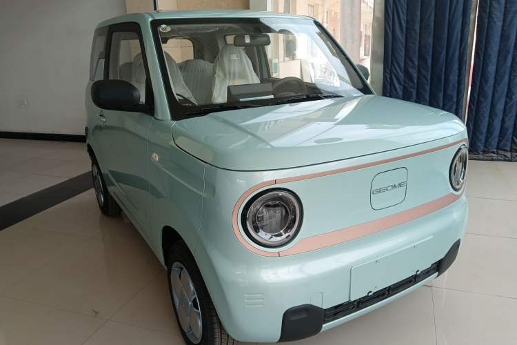 Used Geely Galaxy Panda 2024 Panda Mini 200km Endurance Bear Front Right 45 Deg