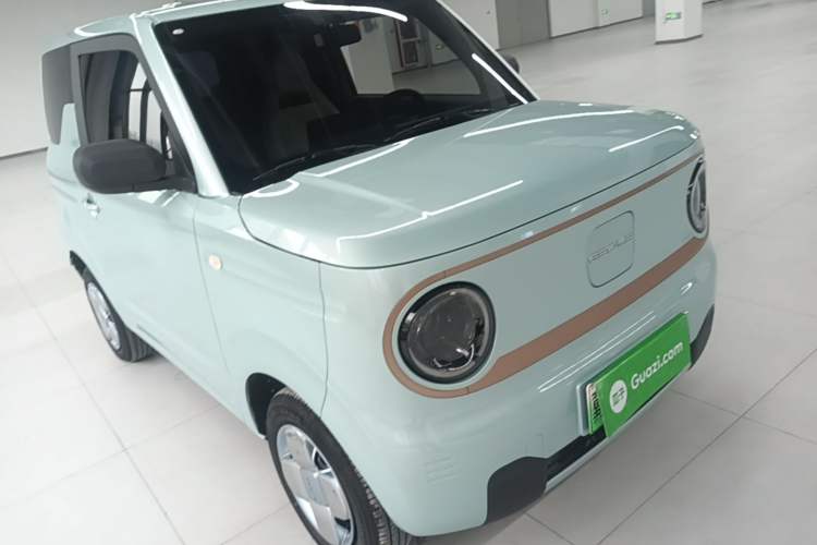Used Geely Galaxy Panda 2024 Panda Mini 200km Endurance Bear Front Right 45 Deg