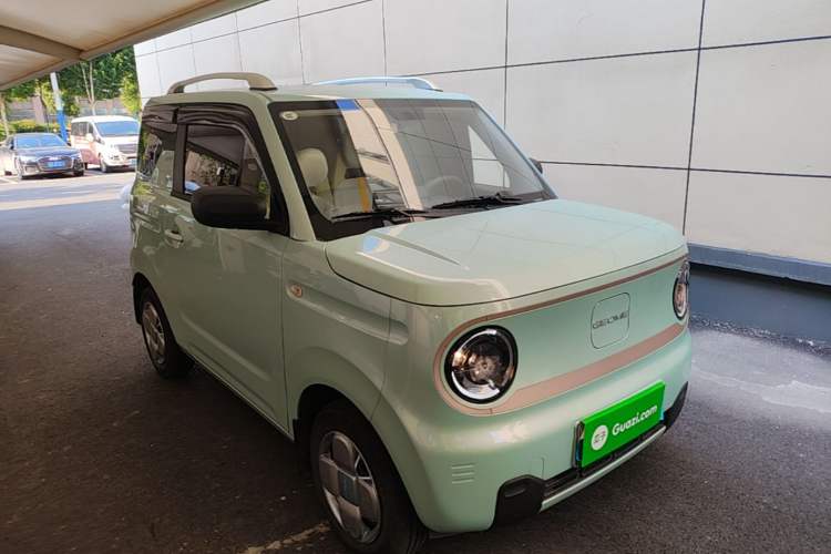 Used Geely Galaxy Panda 2024 Panda Mini 200km Endurance Bear Front Right 45 Deg