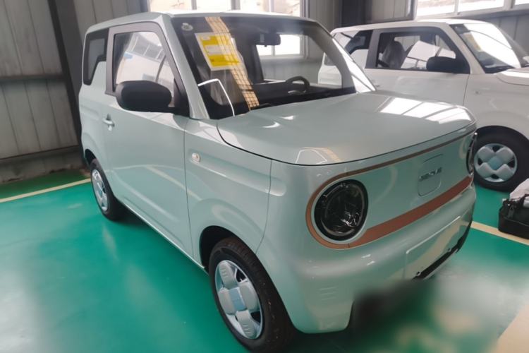 Used Geely Galaxy Panda 2024 Panda Mini 200km Longteng PRO Edition Front Right 45 Deg