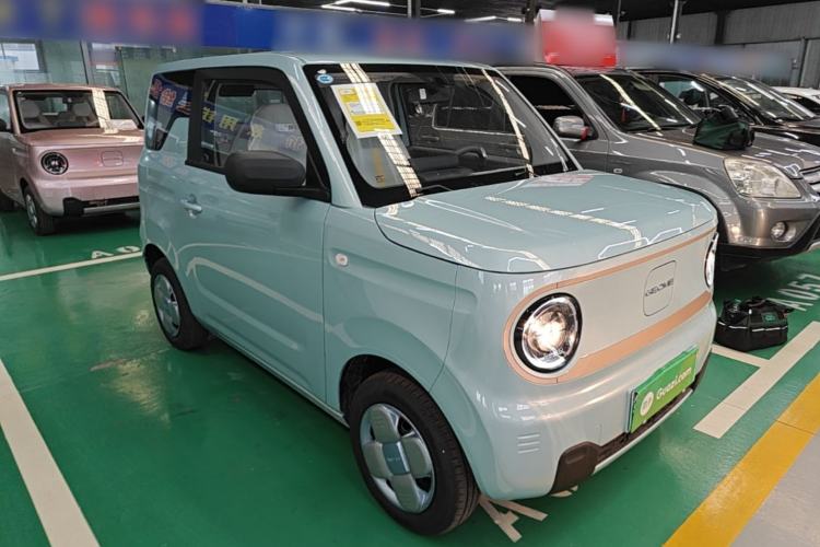 Used Geely Galaxy Panda 2024 Panda Mini 200km Longteng PRO Edition Front Right 45 Deg