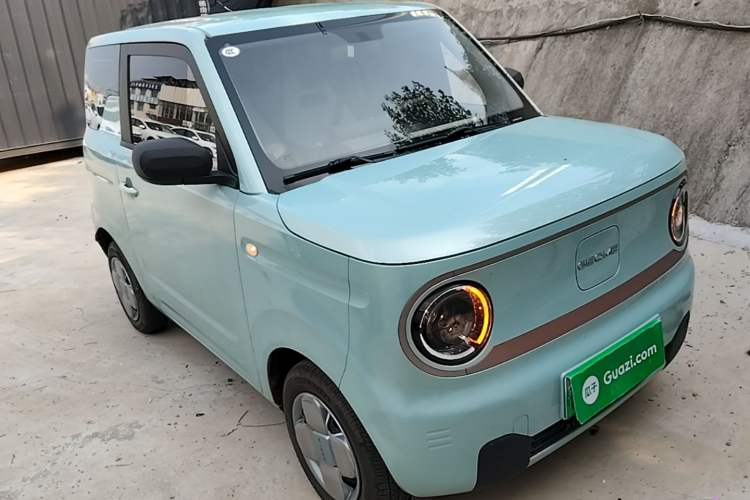 Used Geely Galaxy Panda 2024 Panda Mini 200km Endurance Bear Front Right 45 Deg