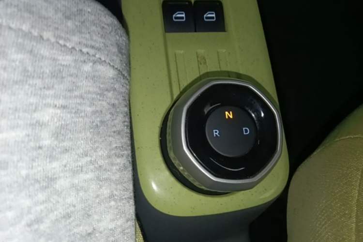 Used Geely Galaxy Panda 2024 Panda Mini 200km Endurance Bear Gear Lever