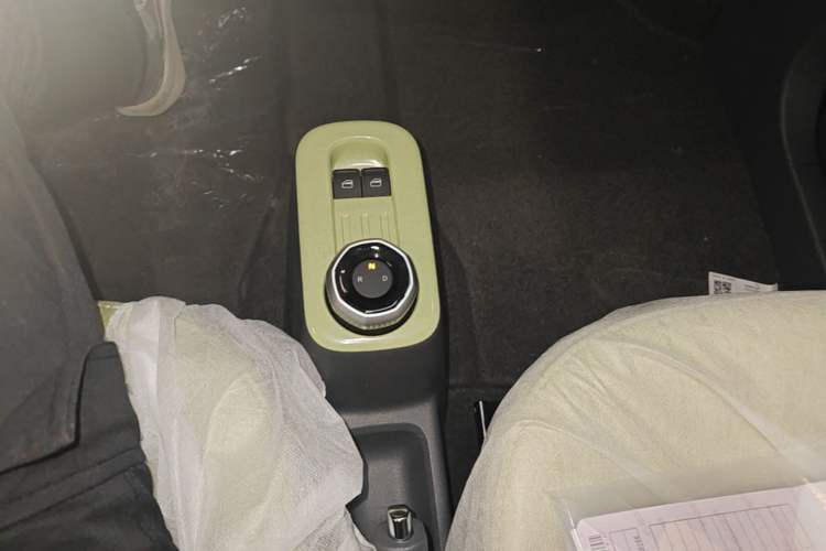 Used Geely Galaxy Panda 2024 Panda Mini 200km Longteng PRO Edition Gear Lever
