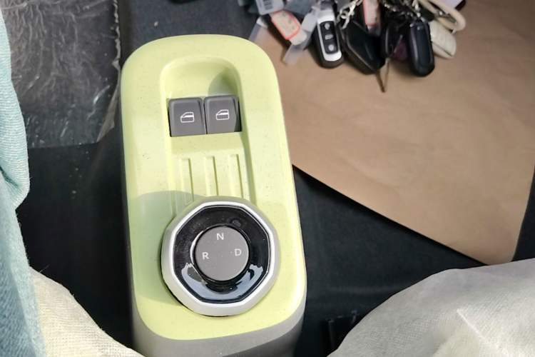 Used Geely Galaxy Panda 2024 Panda Mini 200km Endurance Bear Gear Lever