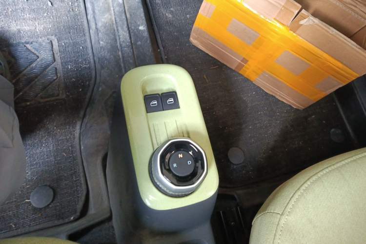 Used Geely Galaxy Panda 2024 Panda Mini 200km Endurance Bear Gear Lever