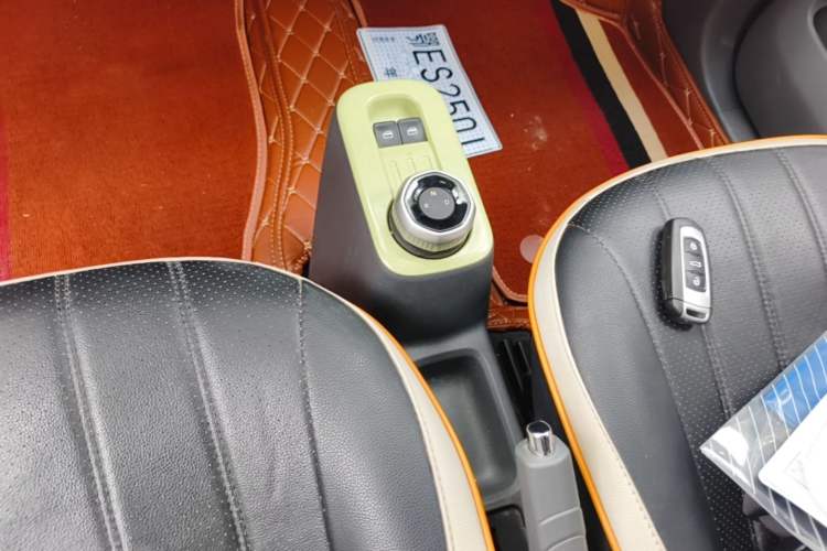 Used Geely Galaxy Panda 2024 Panda Mini 200km Endurance Bear Gear Lever