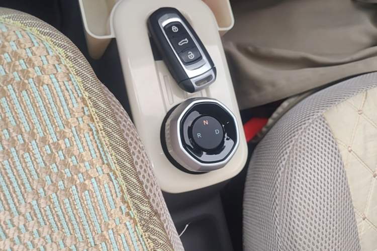 Used Geely Galaxy Panda 2024 Panda Mini 200km Endurance Bear Gear Lever