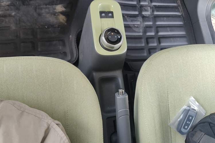 Used Geely Galaxy Panda 2024 Panda Mini 200km Endurance Bear Gear Lever