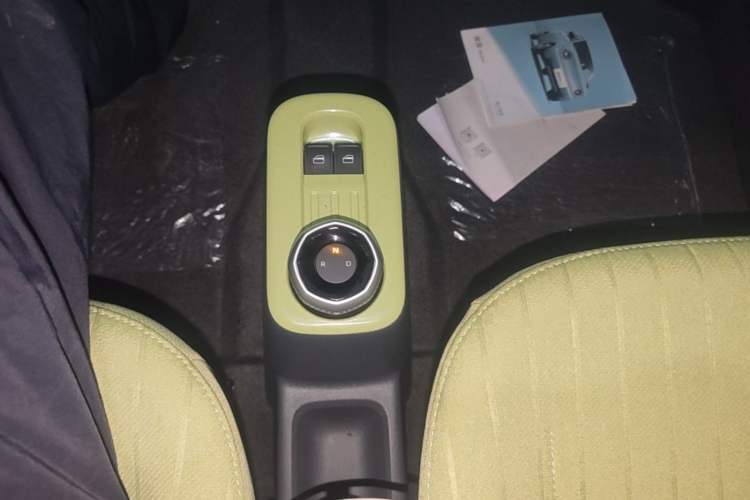 Used Geely Galaxy Panda 2024 Panda Mini 200km Endurance Bear Gear Lever