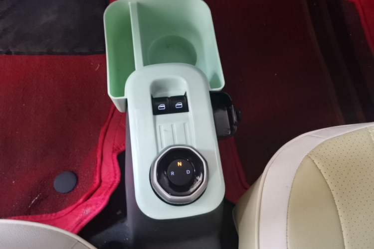 Used Geely Galaxy Panda 2024 Panda Mini 200km Endurance Bear Gear Lever