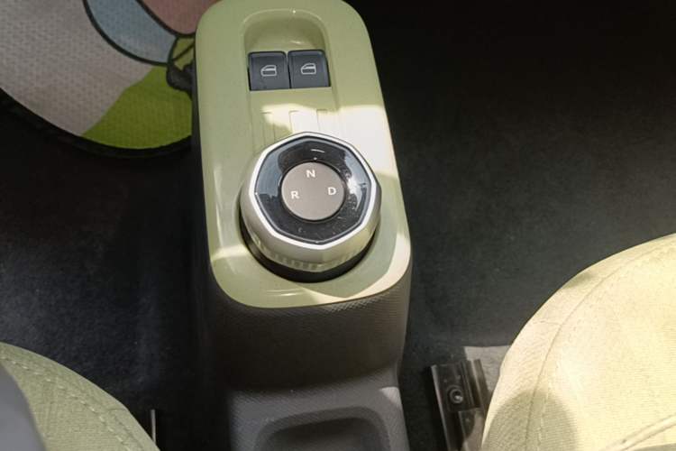 Used Geely Galaxy Panda 2024 Panda Mini 200km Endurance Bear Gear Lever