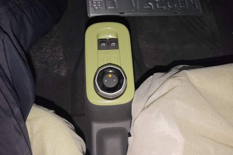 Used Geely Galaxy Panda 2024 Panda Mini 200km Endurance Bear Gear Lever