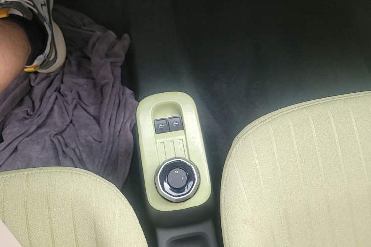 Used Geely Galaxy Panda 2024 Panda Mini 200km Endurance Bear Gear Lever