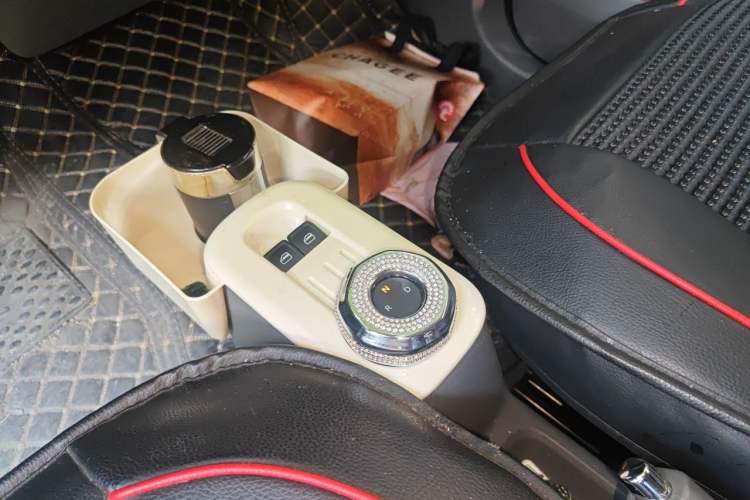 Used Geely Galaxy Panda 2024 Panda Mini 200km Longteng PRO Edition Gear Lever
