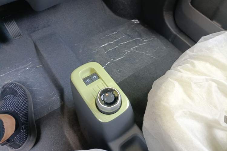 Used Geely Galaxy Panda 2024 Panda Mini 200km Endurance Bear Gear Lever