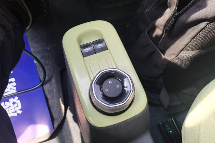 Used Geely Galaxy Panda 2024 Facelifted Panda Mini 200km Dragon Edition Gear Lever