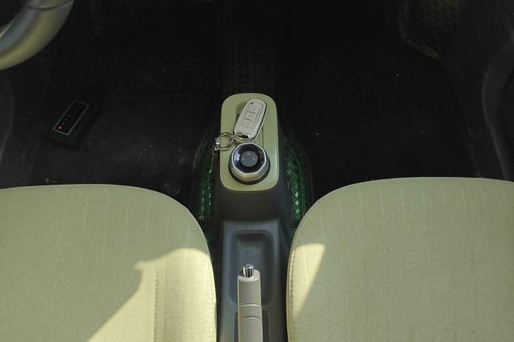 Used Geely Galaxy Panda 2024 Panda Mini 200km Endurance Bear Gear Lever