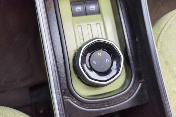 Used Geely Galaxy Panda 2024 Panda Mini 200km Endurance Bear Gear Lever