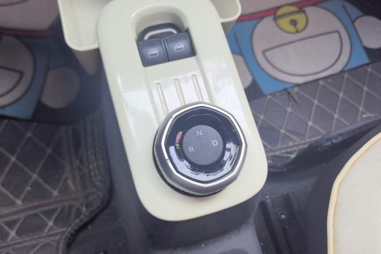 Used Geely Galaxy Panda 2024 Panda Mini 200km Endurance Bear Gear Lever