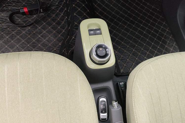 Used Geely Galaxy Panda 2024 Panda Mini 200km Endurance Bear Gear Lever