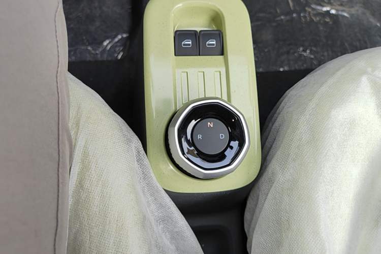 Used Geely Galaxy Panda 2024 Panda Mini 200km Endurance Bear Gear Lever