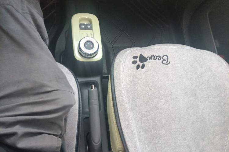 Used Geely Galaxy Panda 2024 Panda Mini 200km Endurance Bear Gear Lever
