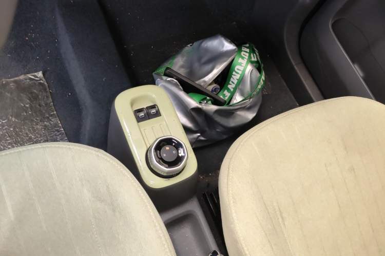 Used Geely Galaxy Panda 2024 Panda Mini 200km Endurance Bear Gear Lever