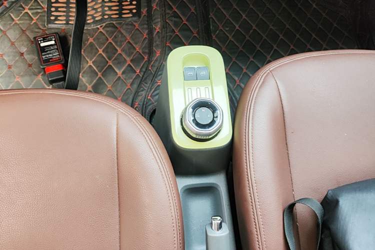 Used Geely Galaxy Panda 2024 Facelifted Panda Mini 200km Dragon Edition Gear Lever