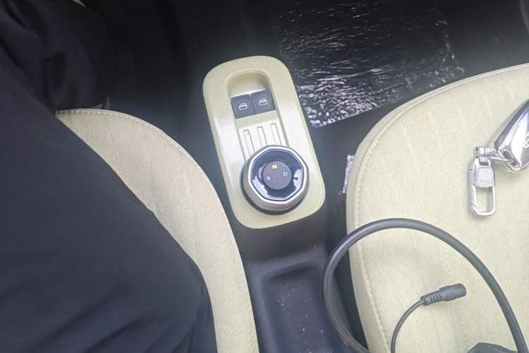 Used Geely Galaxy Panda 2024 Panda Mini 200km Endurance Bear Gear Lever