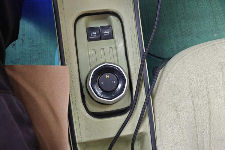 Used Geely Galaxy Panda 2024 Panda Mini 200km Endurance Bear Gear Lever