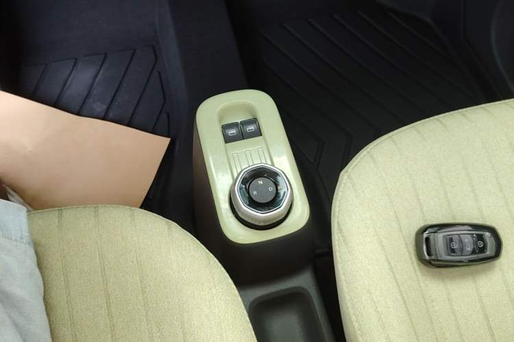 Used Geely Galaxy Panda 2024 Panda Mini 200km Endurance Bear Gear Lever