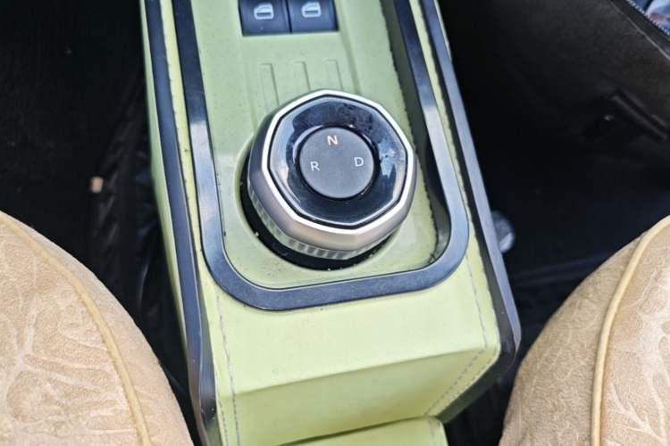 Used Geely Galaxy Panda 2024 Panda Mini 200km Endurance Bear Gear Lever