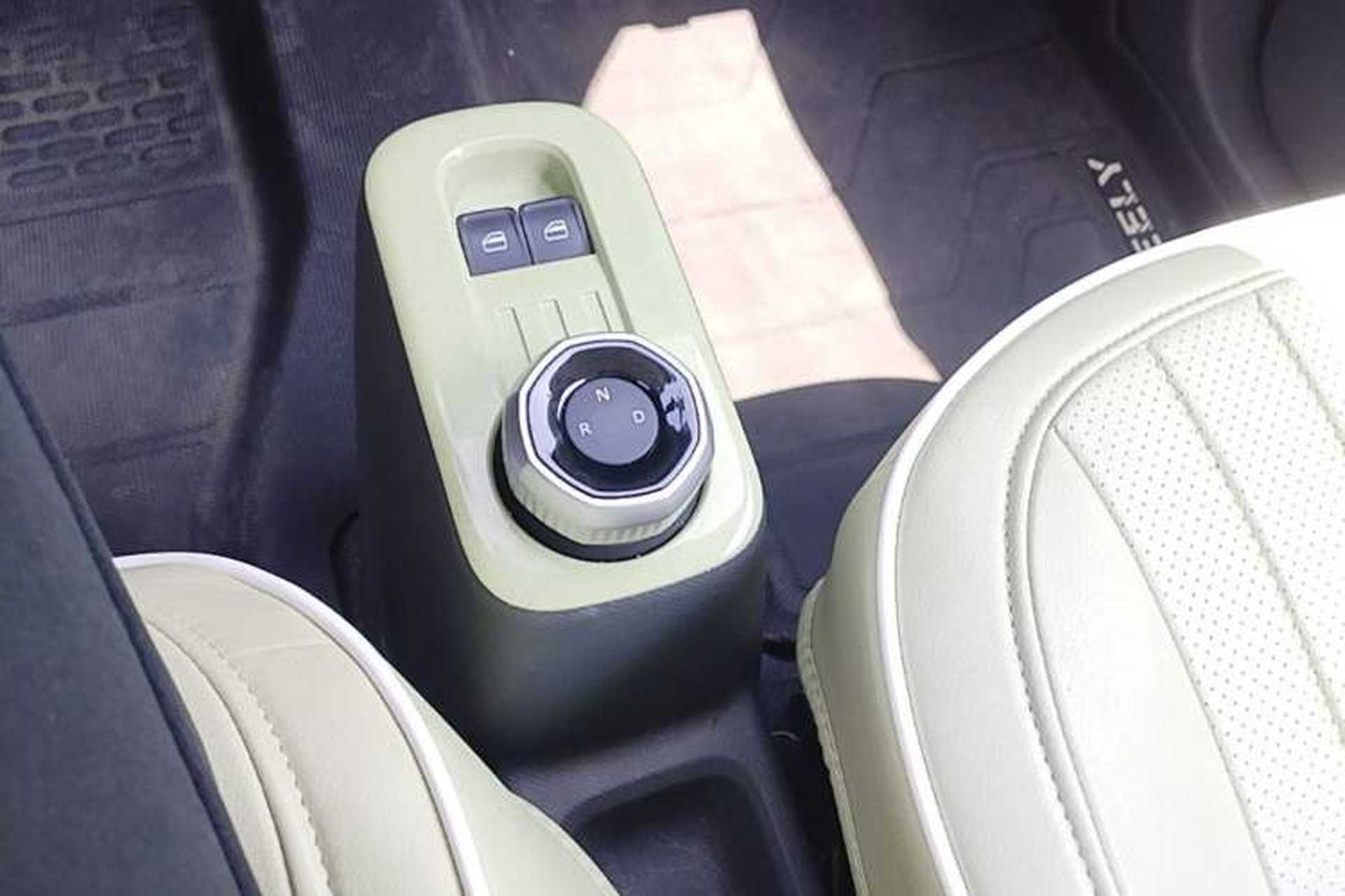 Used Geely Galaxy Panda 2024 Panda Mini 200km Endurance Bear Gear Lever