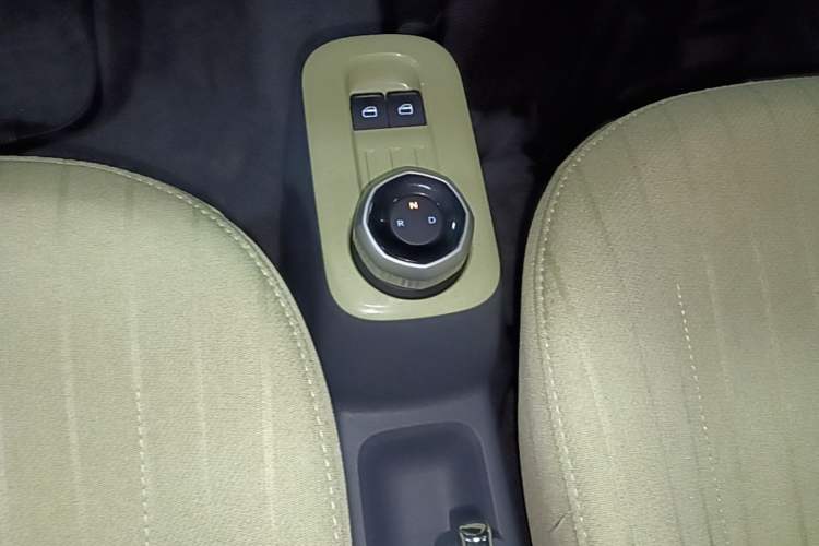 Used Geely Galaxy Panda 2024 Panda Mini 200km Longteng PRO Edition Gear Lever