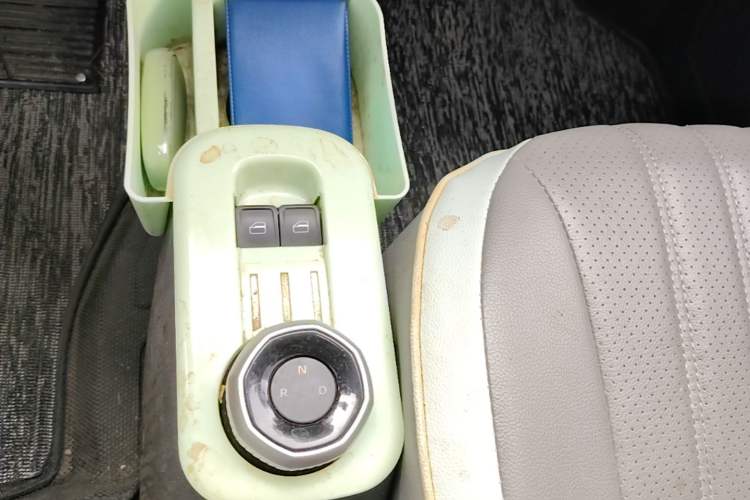 Used Geely Galaxy Panda 2024 Panda Mini 200km Endurance Bear Gear Lever
